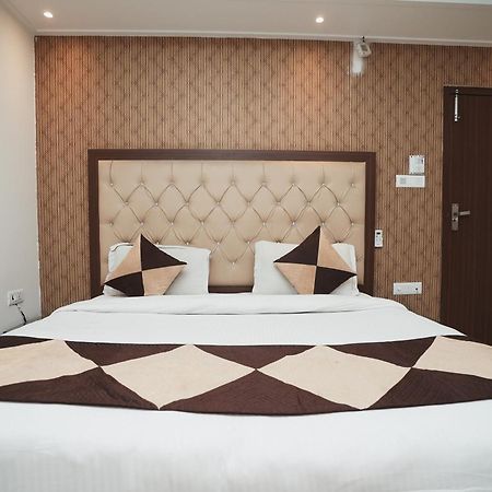 Hotel B Continental Δελχί Εξωτερικό φωτογραφία