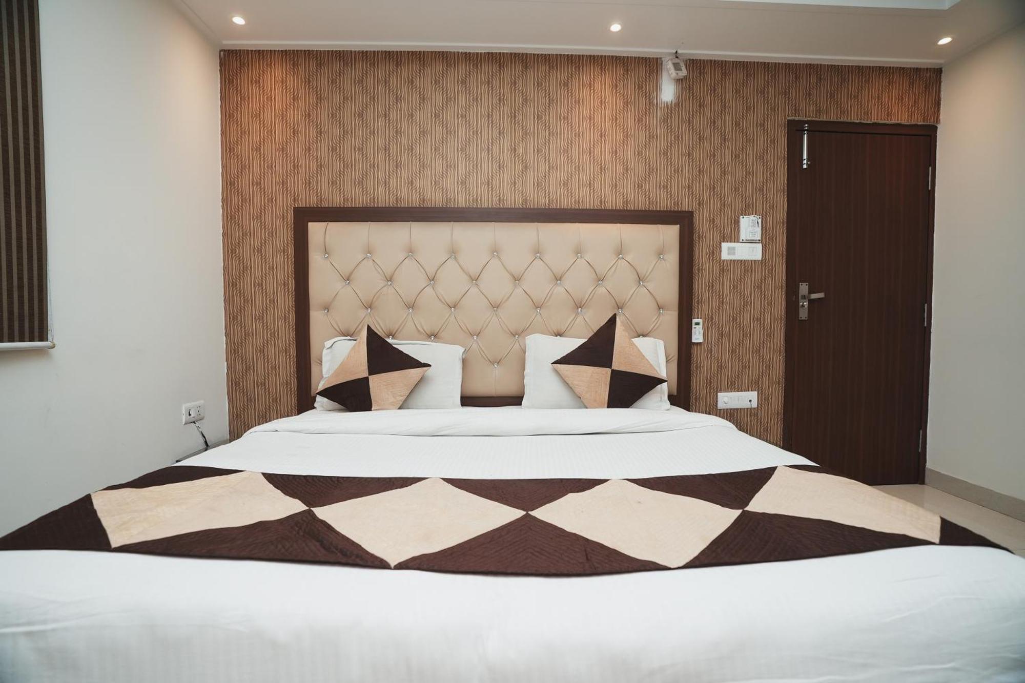 Hotel B Continental Δελχί Εξωτερικό φωτογραφία