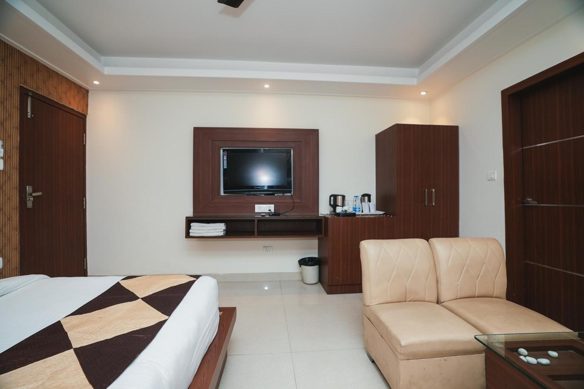 Hotel B Continental Δελχί Εξωτερικό φωτογραφία