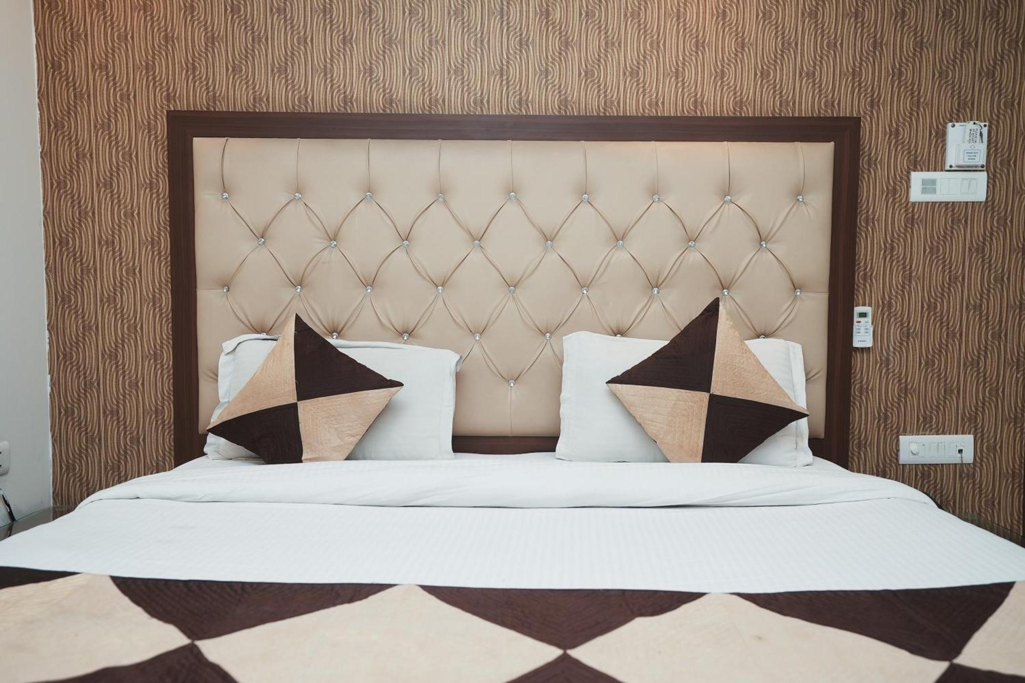 Hotel B Continental Δελχί Εξωτερικό φωτογραφία