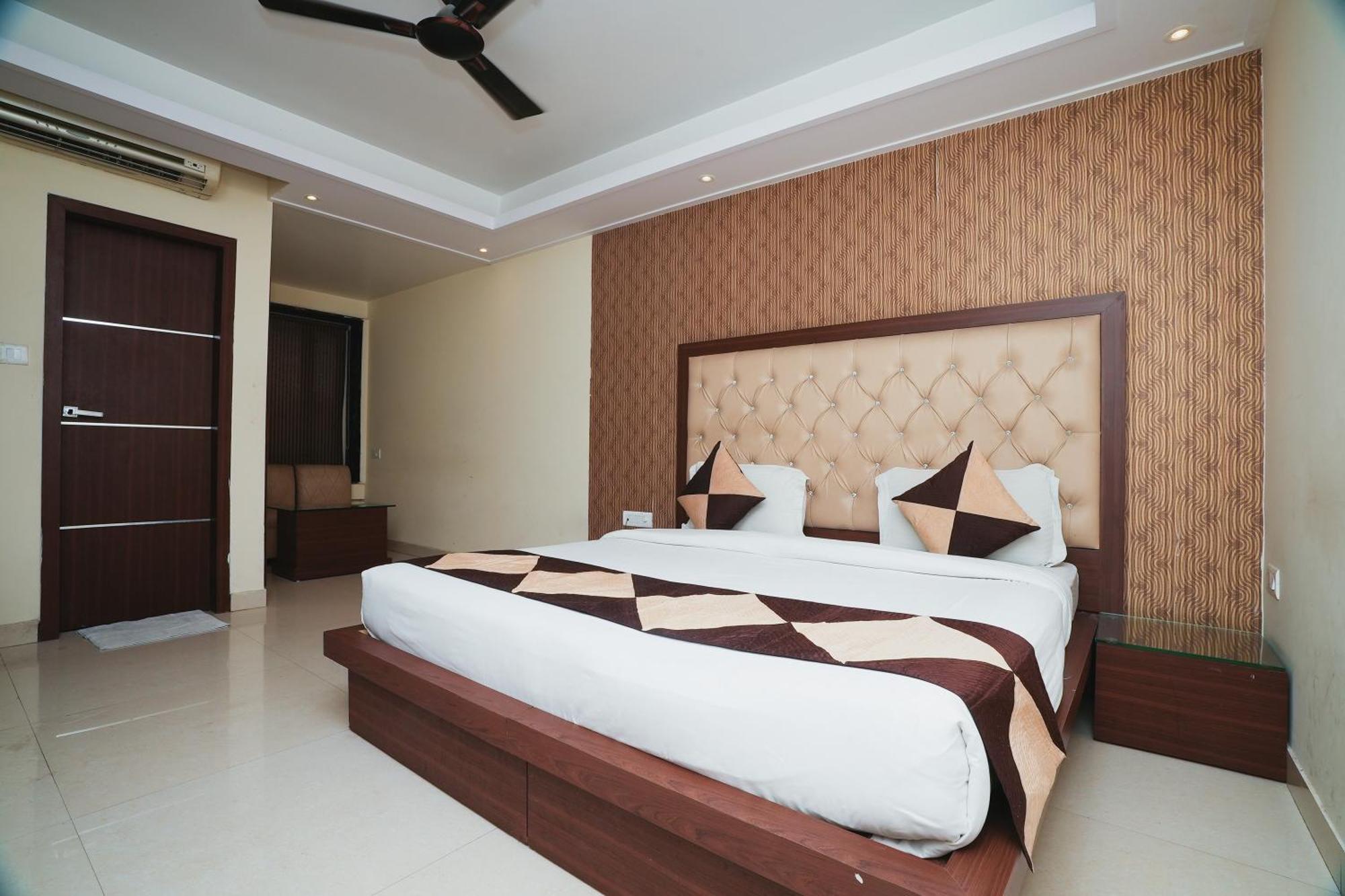 Hotel B Continental Δελχί Εξωτερικό φωτογραφία