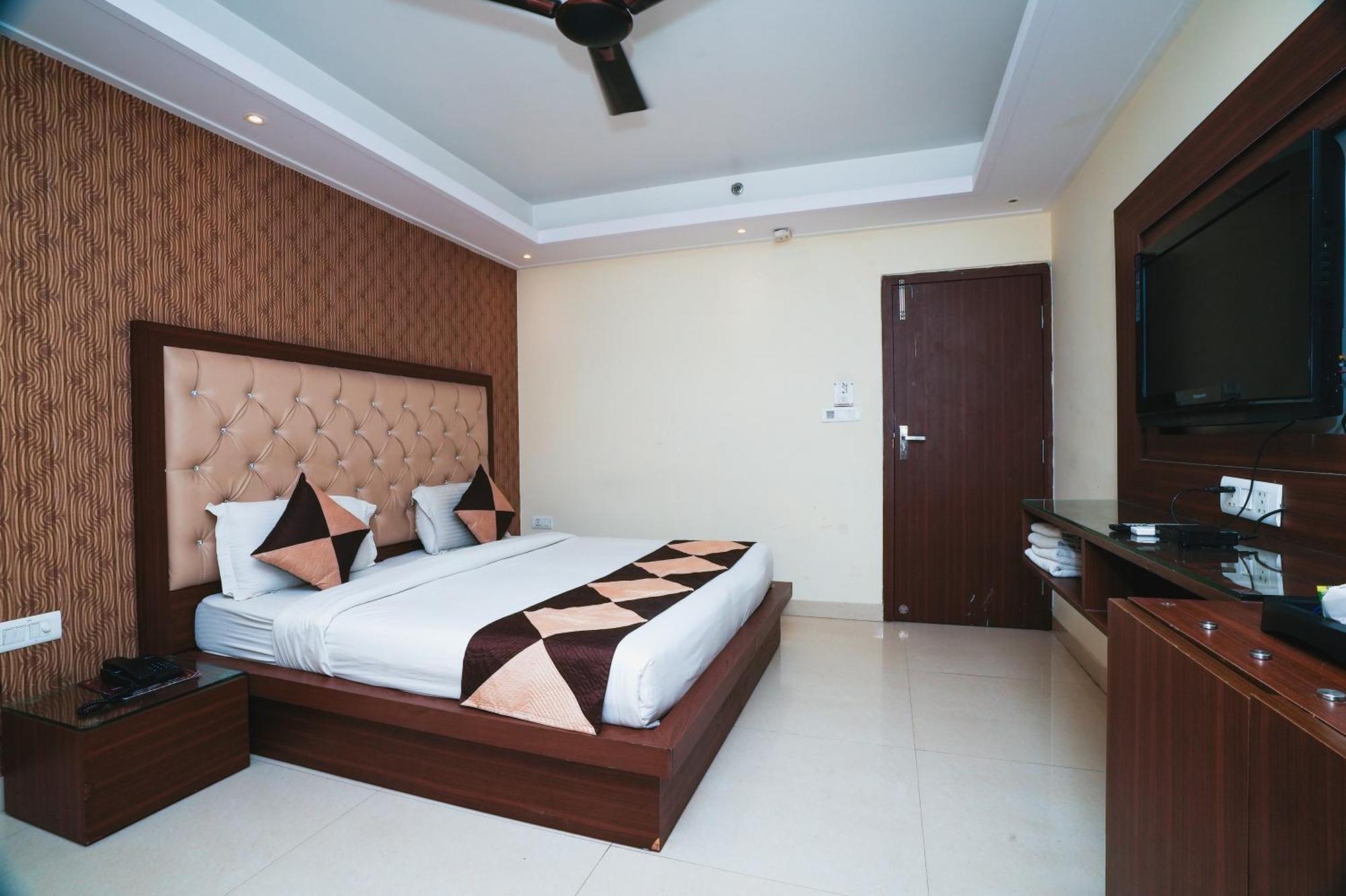 Hotel B Continental Δελχί Εξωτερικό φωτογραφία