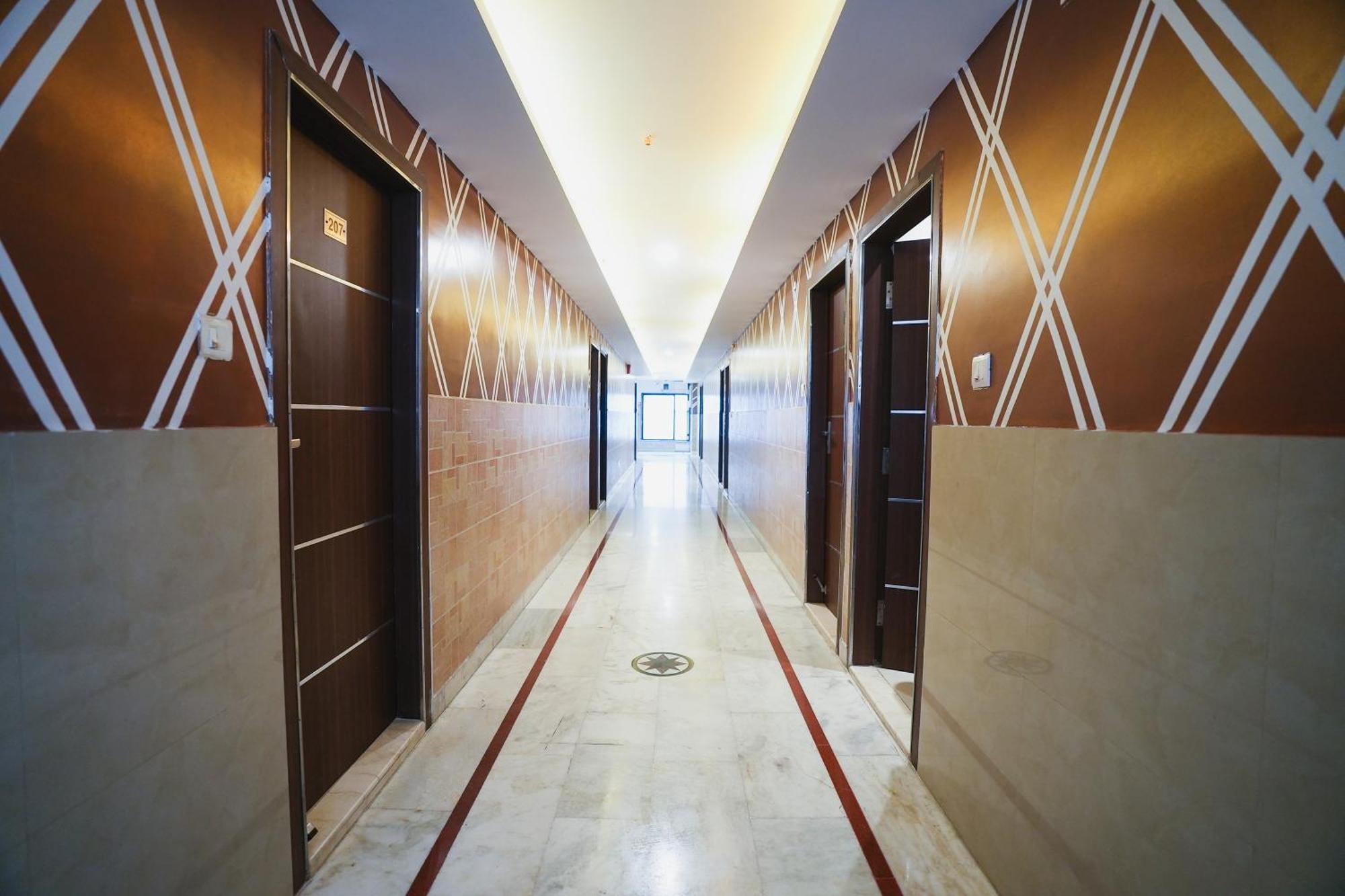 Hotel B Continental Δελχί Εξωτερικό φωτογραφία