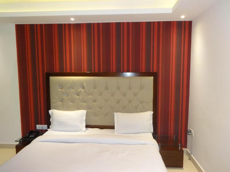 Hotel B Continental Δελχί Εξωτερικό φωτογραφία