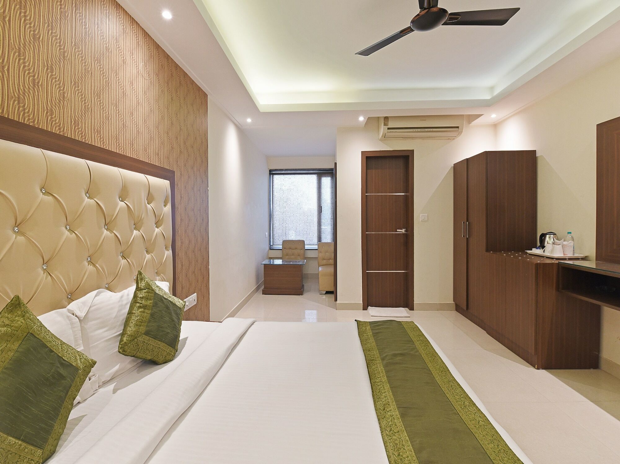 Hotel B Continental Δελχί Εξωτερικό φωτογραφία